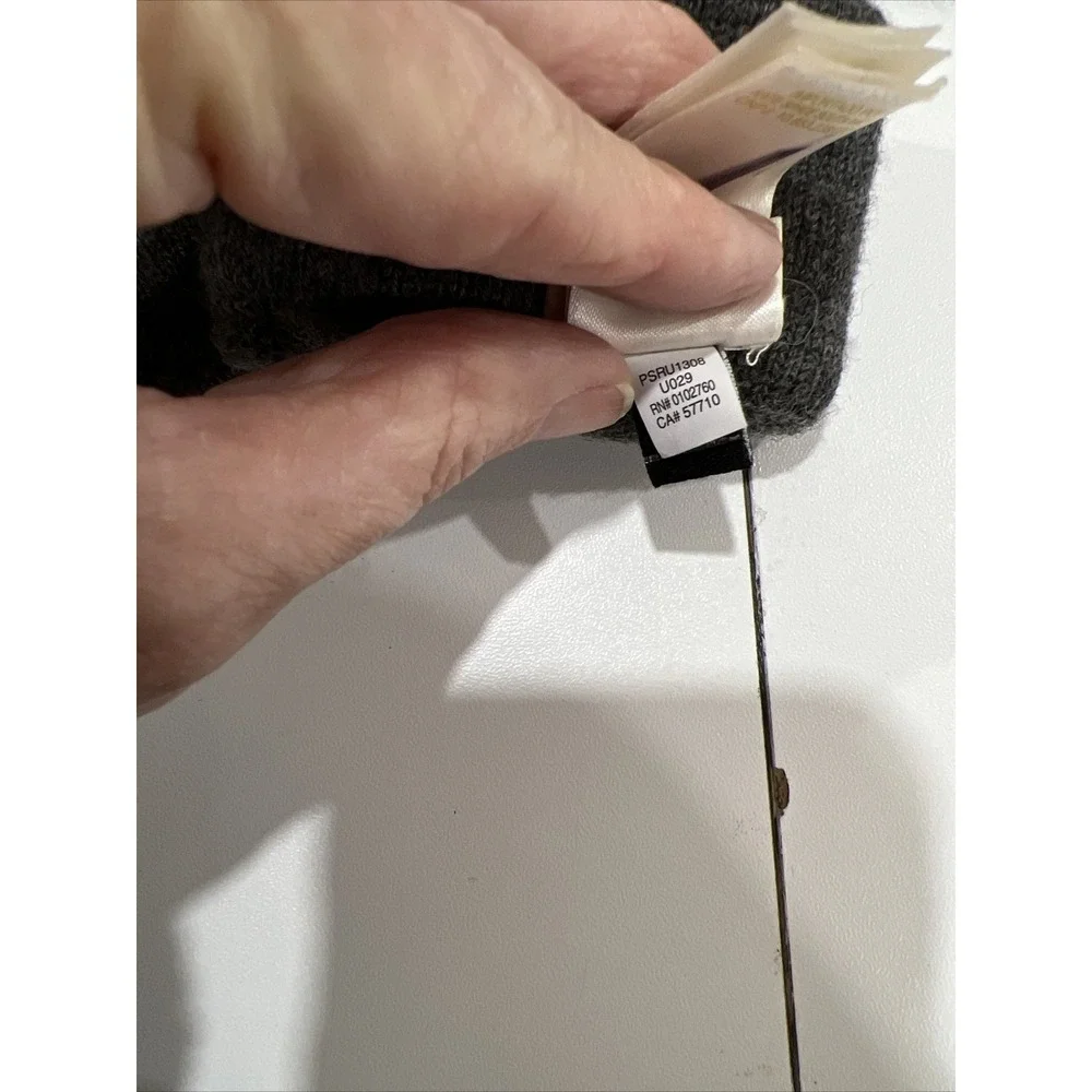 Kate Spade Gray Tech Friendly Bow Knit Long Gloves PSRU1308 Different Size?